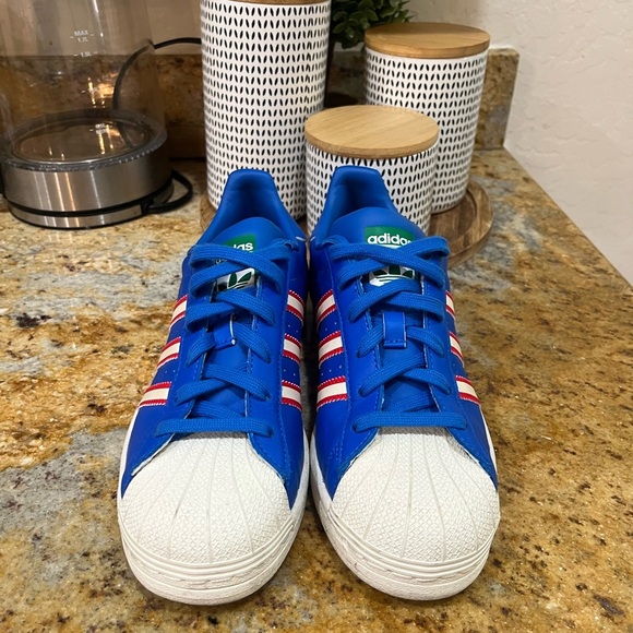 Adidas Superstar size 5.5 - Picture 2 of 9
